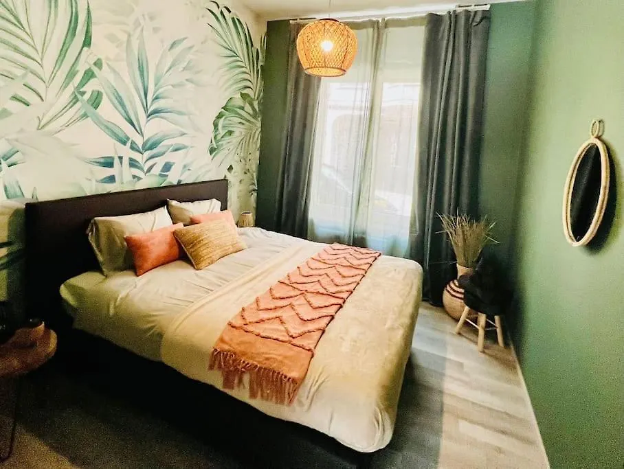 Апартаменты Appartement Tropical Льеж